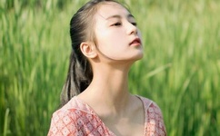 边吃着一面膜下奶爽了